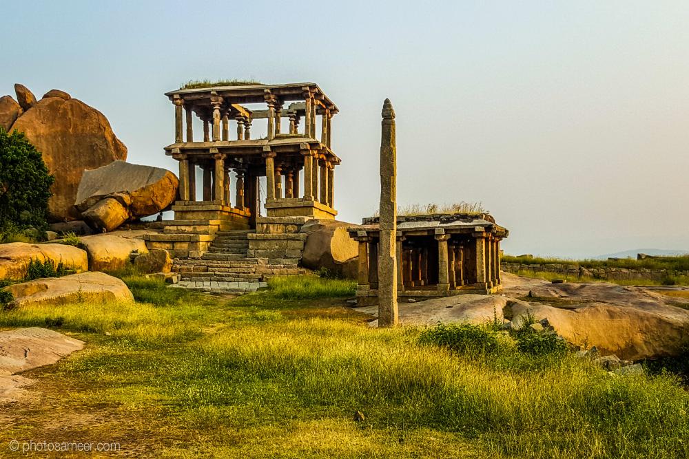 Hemakuta Hill Temples